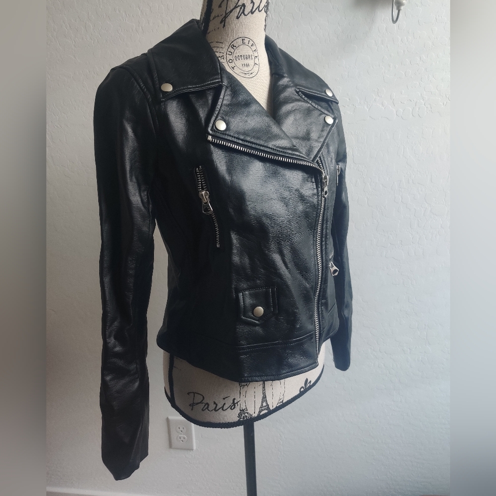 🆕 Torrid Vegan Faux Leather Punk Grunge Motorcycle Jacket (M/L/10/00 plus) - Picture 5 of 10